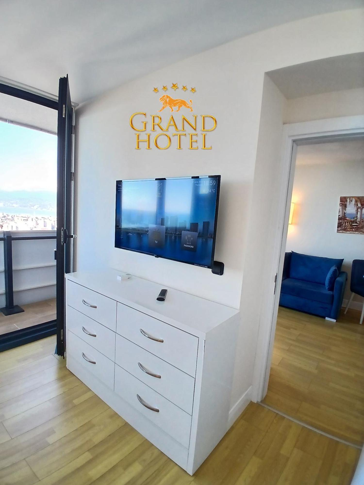 Grand Hotel ☆ Orbi City Batumi Esterno foto