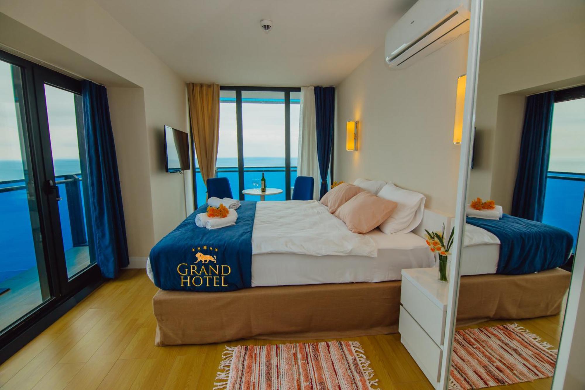 Grand Hotel ☆ Orbi City Batumi Esterno foto