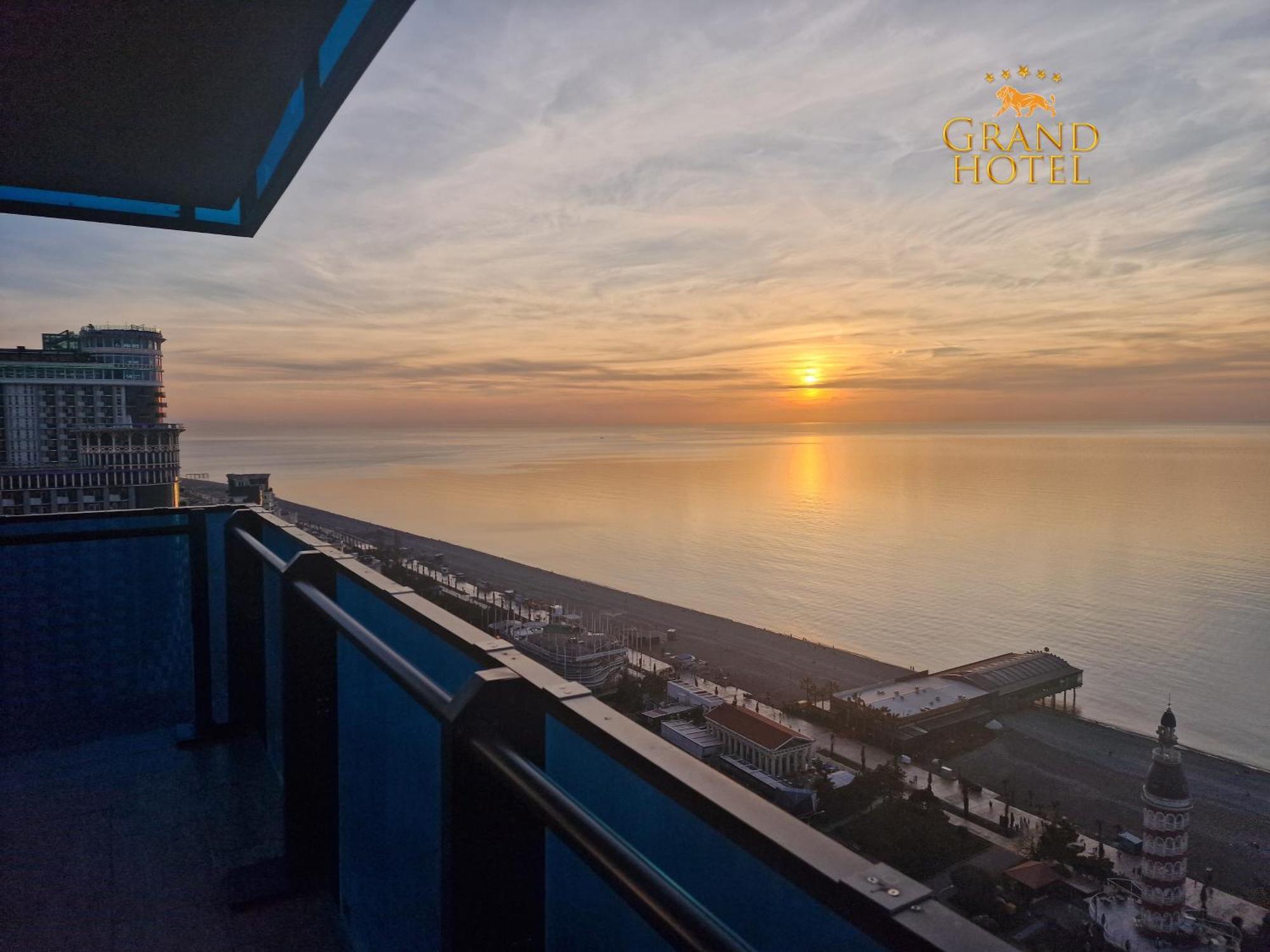 Grand Hotel ☆ Orbi City Batumi Esterno foto